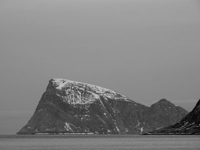 Untere Luftspiegelung, Westseite von Kvalöya, 21.01.18, 10:59 MEZ