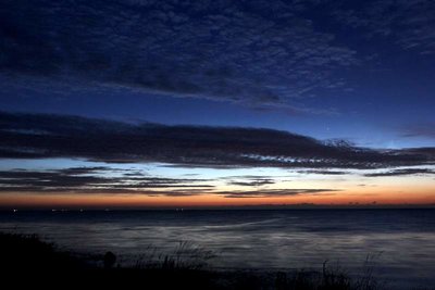 (sehr schwache ?) NLC gegen 0:15 MESZ, rechts