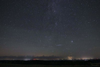 airglow gegen 1:25 MESZ; leider kein Perseid mit 'drauf... Tokina DXII; 30 sek, 11mm, f2.8, iso 1600