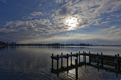 Übersee 04.02.2019 14:52 Uhr einen Sonnenkranz und zarte Wolkenstrahlen gab es zusätzlich.