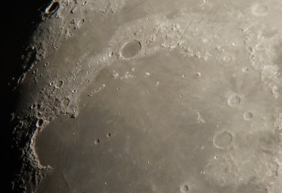 Sonnenaufgang im Sinus Iridium und weiter oben Plato und Alpental, ISO 3200, t 1/100&quot;