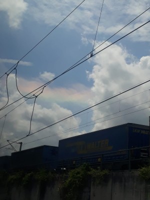 IMG-20190621-WA0005.jpg (107.56 KiB) 7053 mal betrachtet Quelle: Anina Rembold; Unbearbeitetes Bild, Uhrzeit: ~12:00 MESZ, Sonnenhöhe: ~61°