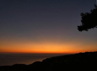 80 Dämmerungsstrahlen Sunset Tavern Zakynthos 20190807a.jpg