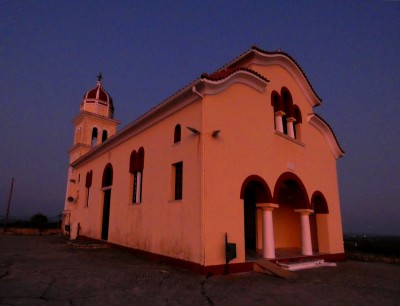 106 Bergkirche Agios Nikolaos Zakynthos Purpurlichtschein 20190809.jpg