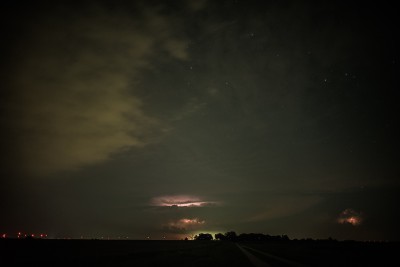 00:35 MESZ - Blick Richtung Nordost; Foto wegen der Raffinerie-Lichtglocke bearbeitet