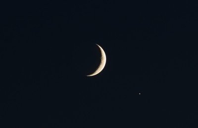 18:52 MEZ: Nahaufnahme von Mond und Jupiter, Crop bei 200mm