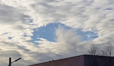 Hole-Punch Clouds München 18.12.2019