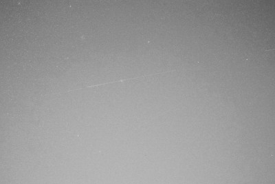 ca. 17:04 UT, Blick ca. S, 2 nahezu parallel fliegende Starlinks