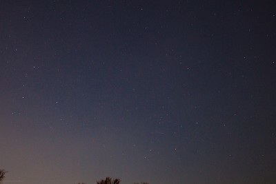 Beginn der Spur, rechts der Bildmitte unterer Bereich; Azimut 0°<br />15 Sek. f/3,5 18 mm; ISO 400