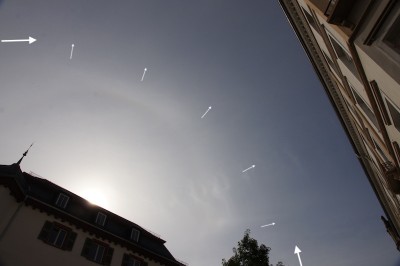 Halos um 09:37 MESZ, mit parabelförmigem Bogen ???