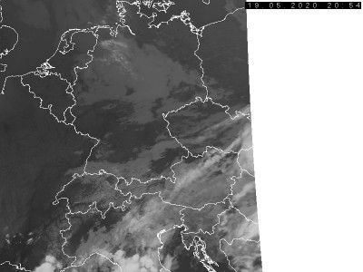 Abb. 2: Satellitenbild (Infrarot) von METOP 3 vom 19.05.2020, 22.54 MESZ.<br />Bildquelle: Czech Hydrometeorological Institute, lizenziert unter https://creativecommons.org/licenses/by-nc-nd/3.0/cz/deed.de