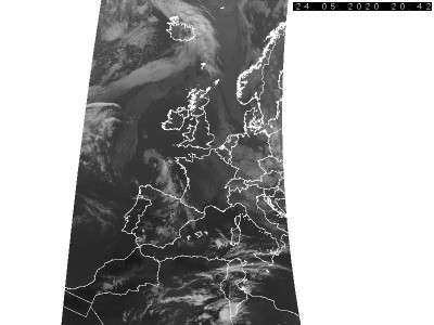 Abb. 2: Satellitenbild (Infrarot) von NOAA 18 vom 24.05.2020, 22.42 MESZ.<br />Bildquelle: Czech Hydrometeorological Institute, lizenziert unter https://creativecommons.org/licenses/by-nc-nd/3.0/cz/deed.de