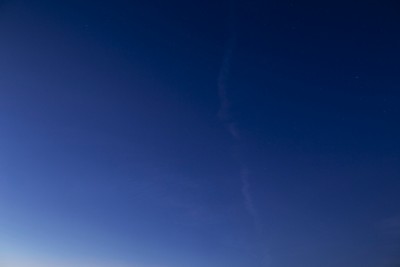 Bild zum NLC-Verdacht: 22:51 MESZ, Sonnendepression bei 8,9°, Standort: Lübbecke. (24mm, Kleinbild)