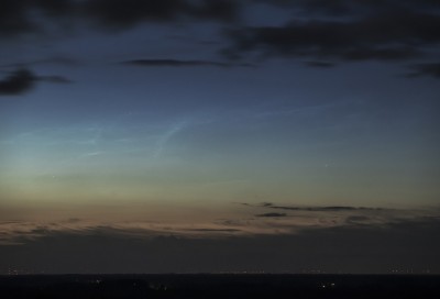 k-23370506062020.jpg (45.71 KiB) 8710 mal betrachtet 23:37 MESZ - Helligkeit 1 - Sonnenstand bei -11,5° (118mm, Kleinbild)
