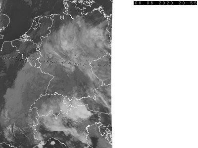 Abb. 1: Satellitenbild (Infrarot) von NOAA 18 vom 09.06.2020, 22.55 MESZ.<br />Bildquelle: Czech Hydrometeorological Institute, lizenziert unter https://creativecommons.org/licenses/by-nc-nd/3.0/cz/deed.de