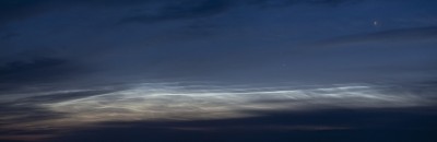 02:59 MESZ - Helligkeit 4 - Sonnenstand bei -11,6° (3x 113mm-Panorama, Kleinbild)