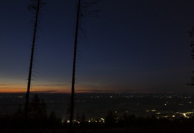 NLC-Feld 2 in NNO - 00:29 MESZ - Helligkeit 1 - Sonnenstand bei -13,2° (24mm, Kleinbild)