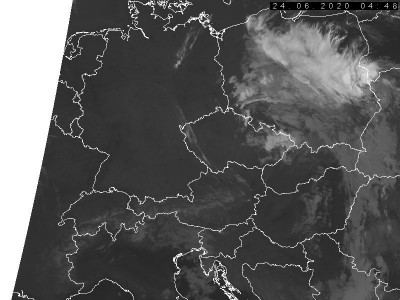 Abb. 1: Satellitenbild (Infrarot) von NOAA 19 vom 24.06.2020, 06.48 MESZ.<br />Bildquelle: Czech Hydrometeorological Institute, lizenziert unter https://creativecommons.org/licenses/by-nc-nd/3.0/cz/deed.de
