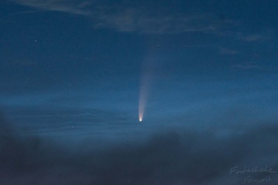 Komet mit NLCs, 03:40 MESZ