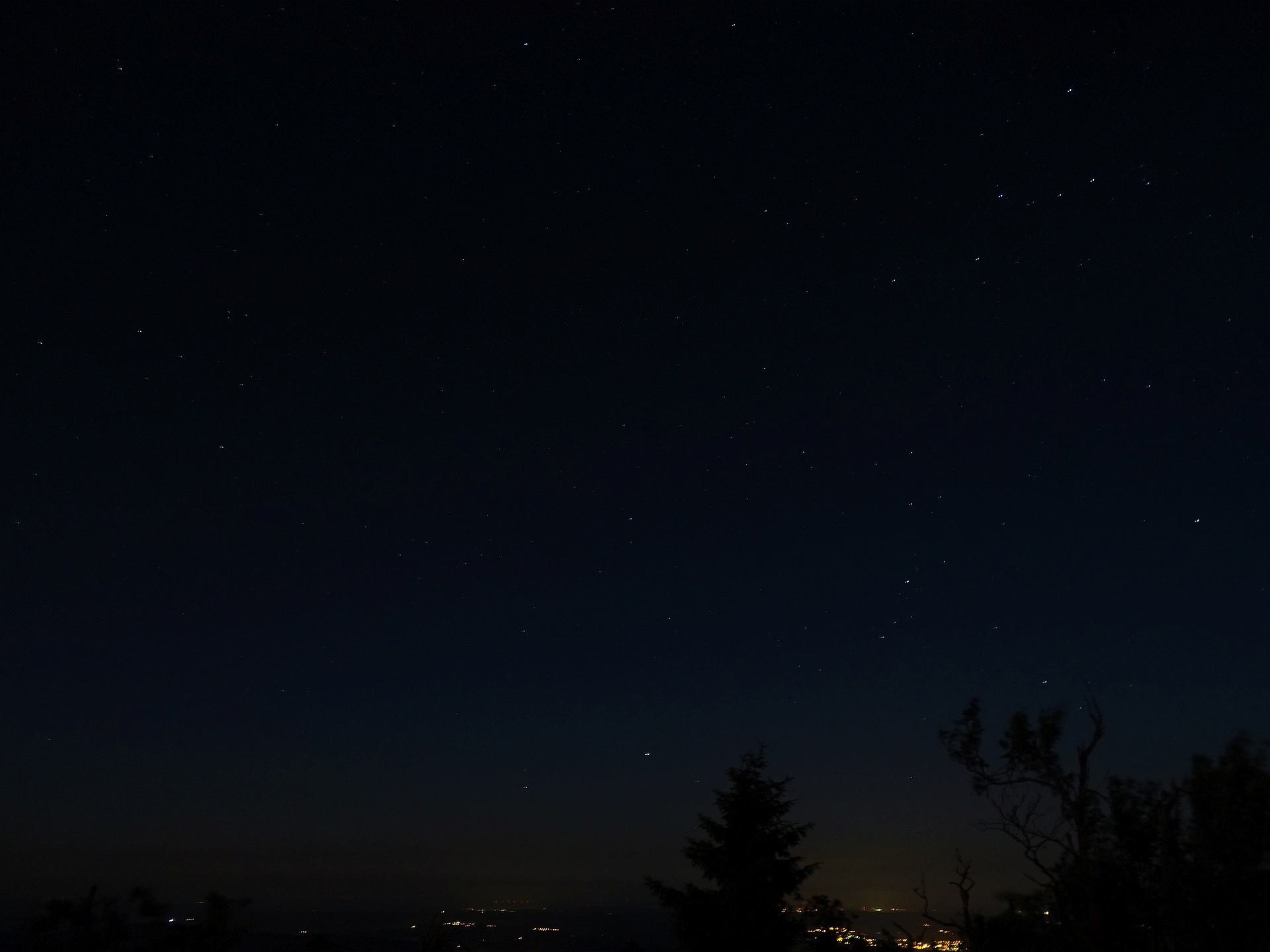 Mitternachtsdämmerung, aufgenommen am 28.06.2015 um 01:27 MESZ auf dem Großen Feldberg im Taunus