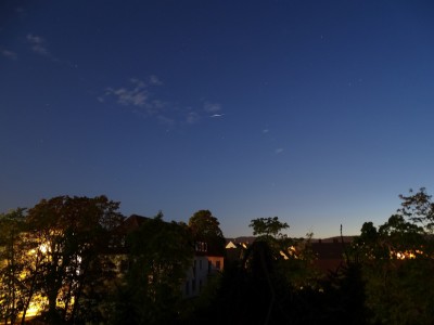 Flare von Iridium 55 am 01.07.2015 um 23:14:32 MESZ; Helligkeit -6.7 mag. Aufgenommen in Oberursel mit einer Sony DSC-HX400V, Belichtungszeit 30s bei Blende 2.8 und ISO 100, Brennweite 24mm (Kleinbild).