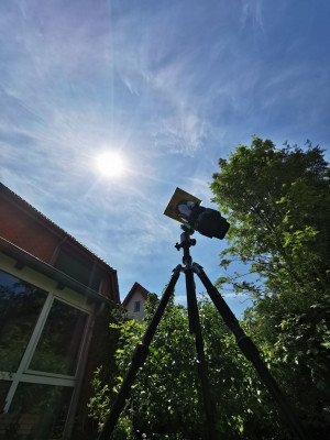 Zu Beginn der Beobachtung (12:01 MESZ) zeigte sich ein 22°-Ring (Bestandteile) an der teilverfinsterten Sonne