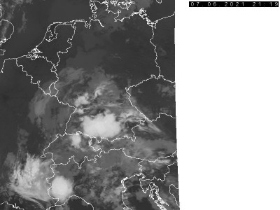 Abb. 2: Satellitenbild (Infrarot) von NOAA 18 vom 07.06.2021, 22.19 MESZ.<br />Bildquelle: Czech Hydrometeorological Institute, lizenziert unter https://creativecommons.org/licenses/by-nc-nd/3.0/cz/deed.de