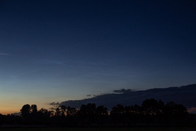 12.06.2021, 23:32 MESZ: Eine zeitversetzte Überraschung via Probefoto gen Norden - weitere NLCs wurden bei einem Sonnenstand von -10,5° sichtbar