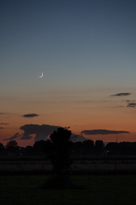 12.06.2021, 22:57 MESZ - Mondsichel und Venus in der Abenddämmerung