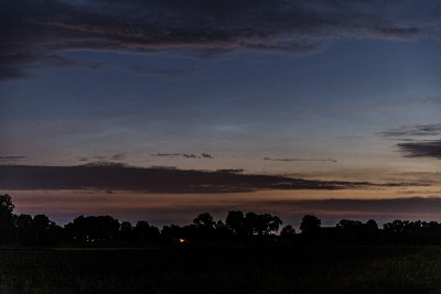 70 mm, f/2.8, ISO 800, 2.0 s<br />Uhrzeit: 0:04 Uhr MESZ<br />Höhe: ca. 8°<br />Ausdehnung: Unbekannt, in Richtung 310°<br />Helligkeit: H0, nur fotografisch