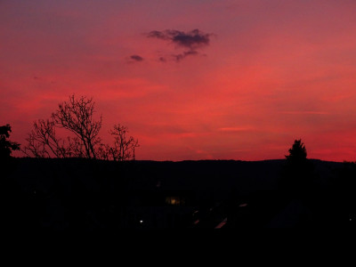 Abendrot über dem Taunus. Oberursel, 15.06.2021, 22:07 MESZ.