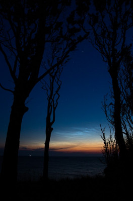 12.07.2021, 23:44 MESZ - Leuchtende Nachtwolken (Helligkeit 3), künstlerische Darstellung (24mm, KB)