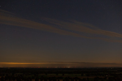 02.08.2021, 03:25 MESZ - Fotografische Leuchtende Nachtwolken, ein erster Nachweis tief im Norden (50mm, KB)