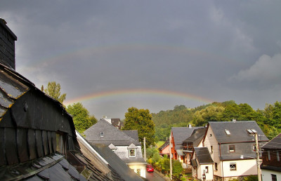 Noch diffuser Regenbogen um 17.13 Uhr