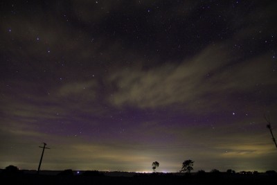 Auf den ersten Bild um 22:15 war nur ein schwacher Schein zu erkennen. 12mm mit 30s bei ISO 1600 f4