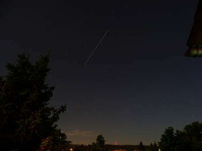 Überflug der ISS am 16.05.2022 um 00:59 MESZ. Die Station fliegt zwischen den Pfoten des Großen Bären hindurch.