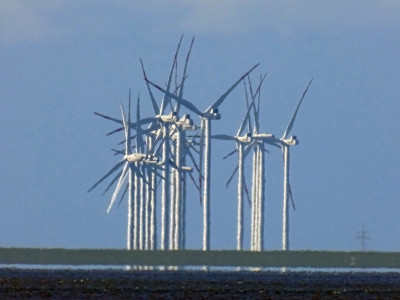 Windräder.<br />Aufgenommen am 30.05.2022, 18:27 MESZ, auf der Fähre von Dagebüll nach Wyk.