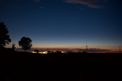 Verdacht! 23:16 MESZ rechts vom Baum, halbe Höhe Capella