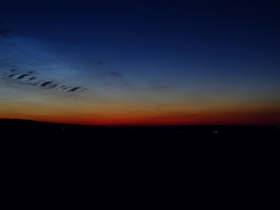 Abb. 5: 04:09 MESZ (Sonne 9.0° unter dem Horizont). Im Nordosten macht sich das Morgenrot bemerkbar, in dem die Venus funkelt.