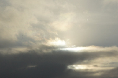 09:35: Lichtsäule schwächt sich ab/verschwindet, wenn Wolken oberhalb der Sonne vorbeizogen