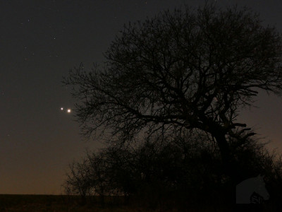Jupiter und Venus am 01.03.2023 um 20.03 Uhr mit 27 mm (= 81 mm Kleinbild)