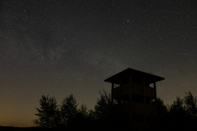 12.05.2023, 22:48 MESZ: Die aufsteigende Sommermilchstraße als visuell deutlich sichtbares Band. (24mm, KB, Zuschnitt)