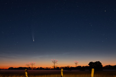 2020_07_17M_0301MESZ_SD15_ISO100_32sec_24mmf2_Nauen_ALLISSAntennas_NLC_C2020F3Neowise_1411_2023Ab34_JPGooDT_1400x933pix.jpg