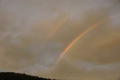 Bild 2: 20:43 MESZ mit Interferezbogen am Sekundärbogen (linker Fuß)