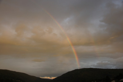 Bild 3: 20:45 MESZ mit Interferezbogen am Sekundärbogen (rechter Fuß)