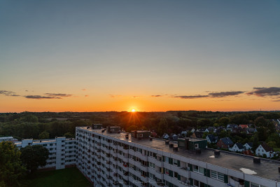 weißliche Schlieren über der Sonne kurz vor Sonnenuntergang, 13.09.23, Kiel