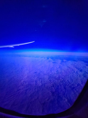 über Grönland in Morgendämmerung.jpg