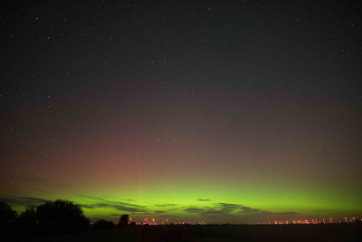 22:39 UTC - Mit Nikon D750, 20mm, f/1.4 , 8sec, ISO-3200, Didym-Filter, nur für Forum verkleinert: