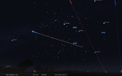 Die Nachleuchtspur der Feuerkugel ist in blau dargestellt