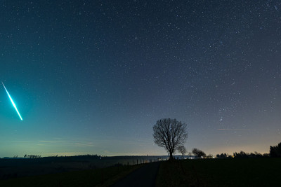 14mm ,R8, iso 3200, f2, 10sec